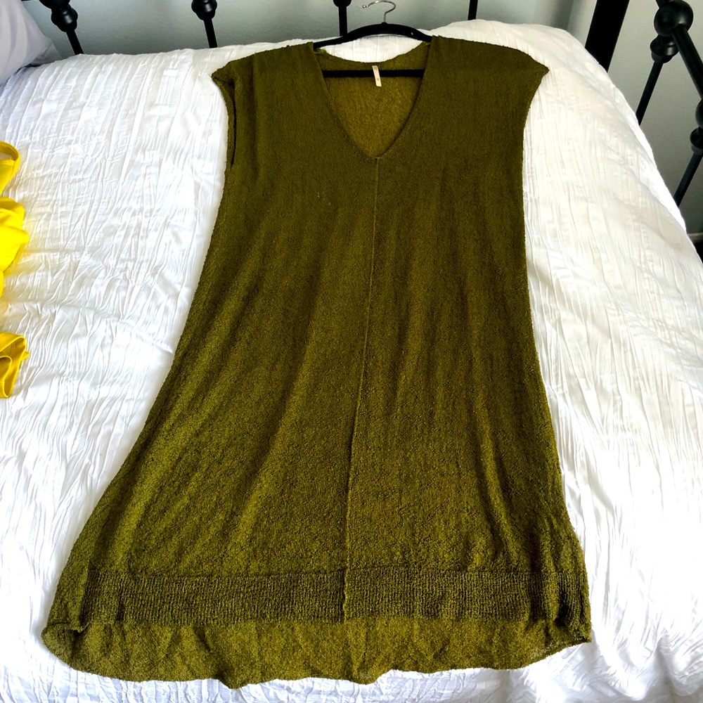 Free a people Tunic